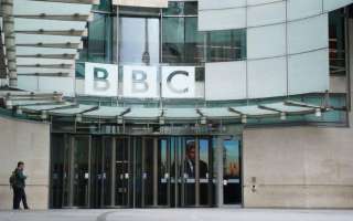 استقالة مدير عام BBC والرئيسة التنفيذية للأخبار على... استقالة مدير عام BBC والرئيسة التنفيذية للأخبار على خلفية بث خطاب مضلل لترامب