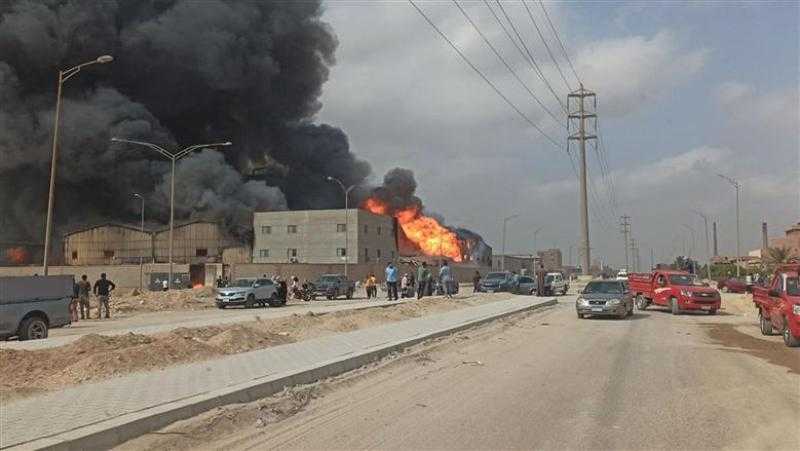 الحماية المدنية تنتهى من إخماد حريق مصنع السادات