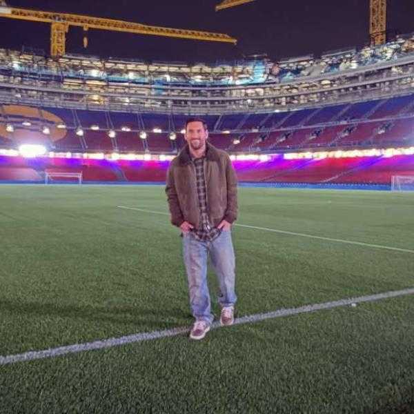 برشلونة يرحب بميسي في «كامب نو» بعد زيارته المفاجئة