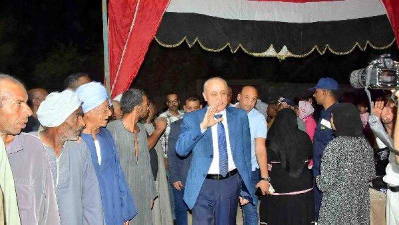 محافظ الأقصر يتفقد اللجان خلال جولته المسائية لمتابعة سير التصويت بانتخابات النواب