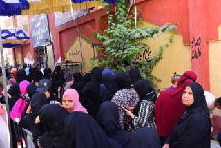 قبل الإغلاق.. إقبال كثيف في أسوان على لجان الانتخابات