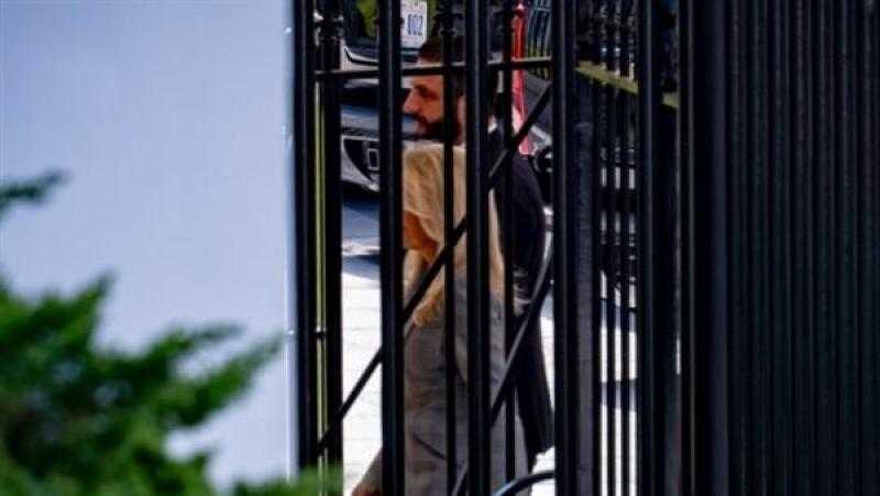 من بوابة جانبية دون استقبال رسمي .. الشرع أول رئيس سوري يدخل البيت الأبيض منذ 79 عاما