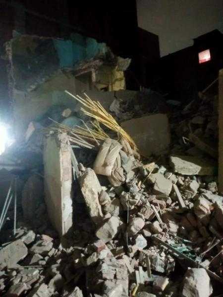 انهيار عقار مهجور من 3 طوابق بمصر القديمة