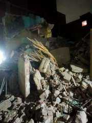 انهيار عقار مهجور من 3 طوابق بمصر القديمة