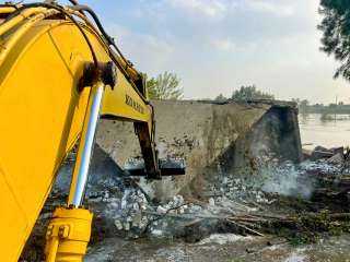 استمرار حملات إزالة التعديات على مجرى نهر النيل وبدء تنفيذ ”المشروع القومي لضبط النيل” بفرع رشيد