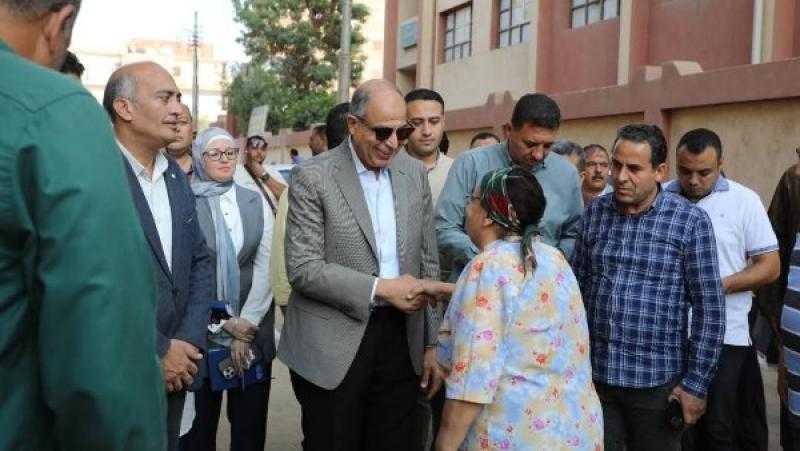 محافظ المنيا يتفقد لجان انتخابات مجلس النواب في يومها الثاني ويدعو المواطنين للمشاركة الفعالة