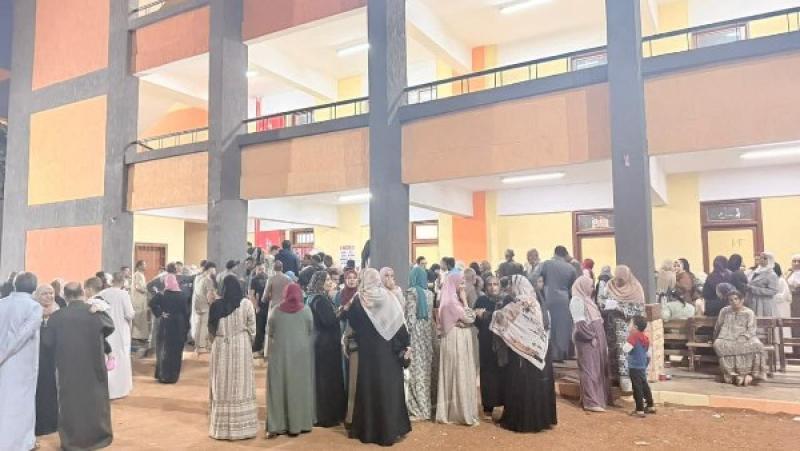 جانب من العملية الإنتخابية في منشأة القناطر