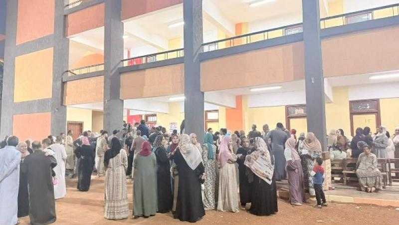 النساء يتصدرن المشهد الانتخابي في مدرسة أتريس بمنشأة القناطر