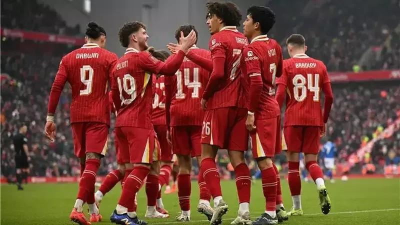 روبرتسون يكشف موقفه من تجديد عقده مع ليفربول