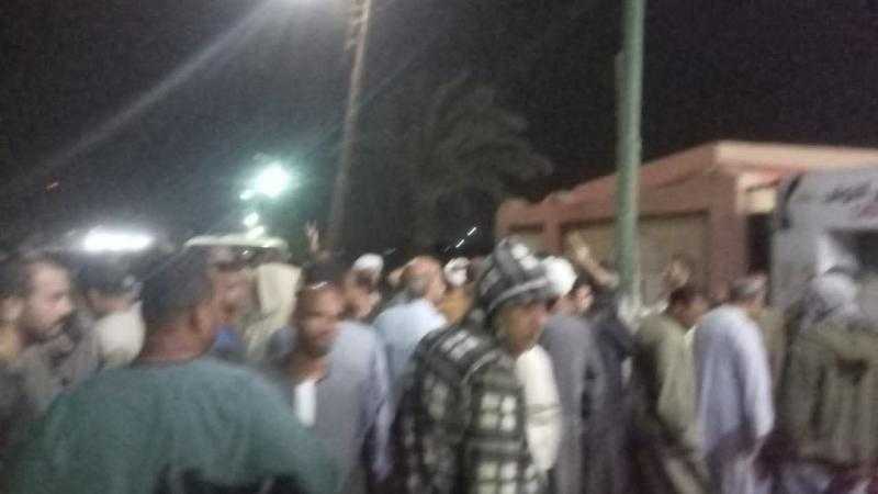 ناخبو اللحظات الأخيرة يتوافدون بكثافة على لجان العياط