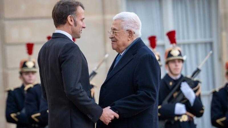 الرئيس الفلسطيني ونظيره الفرنسي يبحثان في باريس جهود إقامة الدولة الفلسطينية