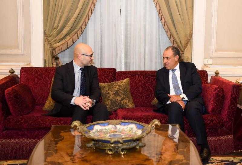 وزير الخارجية يستقبل السكرتير العام للمحكمة الدائمة للتحكيم