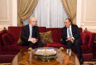 وزير الخارجية يستقبل السكرتير العام للمحكمة الدائمة للتحكيم