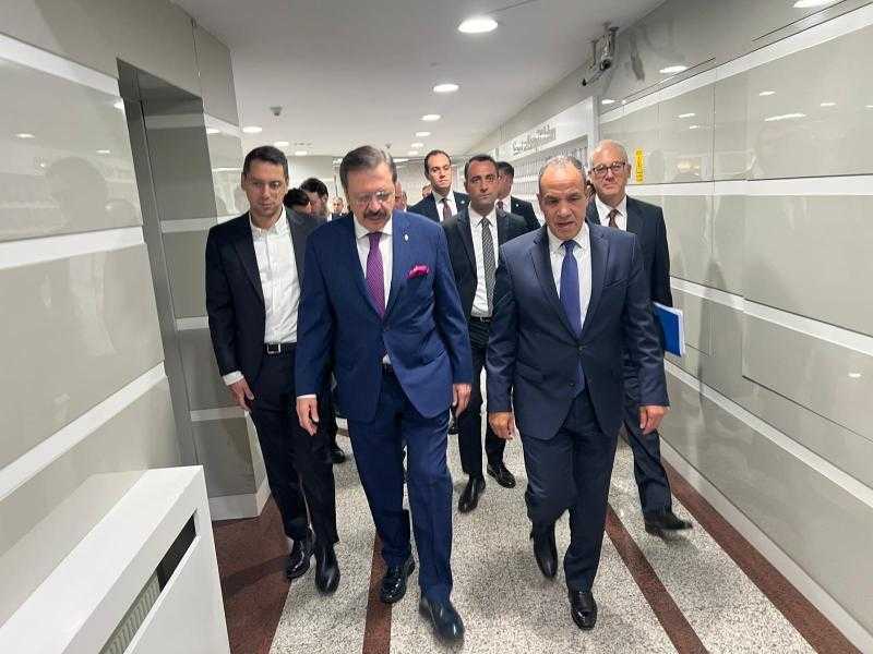 وزير الخارجية يزور مقر اتحاد الغرف والبورصات التركية (TOBB) في أنقرة