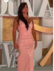 أول تعليق من أسماء جلال على ارتباطها بـ عمرو دياب