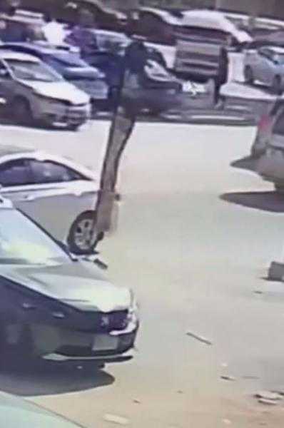 ضبط 3 متهمين لسرقة سيارة بعد تحطيم زجاجها في أكتوبر