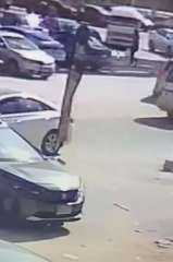 ضبط 3 متهمين لسرقة سيارة بعد تحطيم زجاجها في أكتوبر