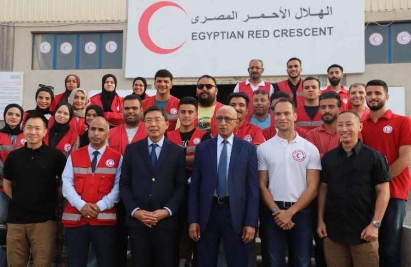 جانب من زيارة سفير سنغافورة بمصر لمعبر رفح