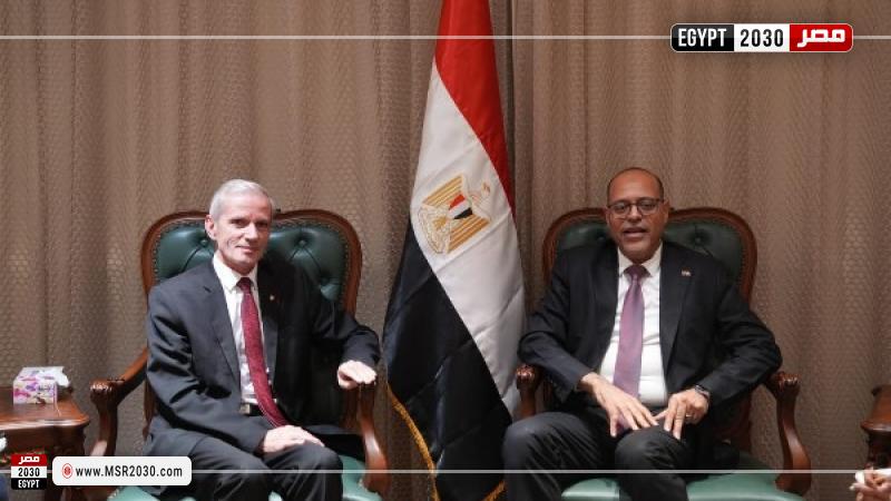 وزير العمل والسفير الألباني