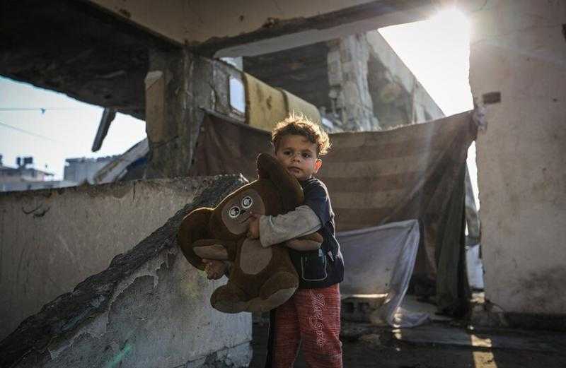 غزة تواجه كارثة إنسانية وعمليات انتشال القتلى من تحت الأنقاض مستمرة بعد وقف إطلاق النار الهش