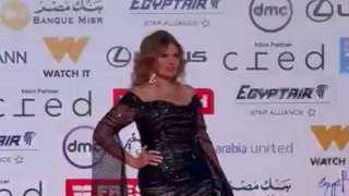 يسرا ودرة وليلى علوي على السجادة الحمراء لحفل افتتاح مهرجان القاهرة