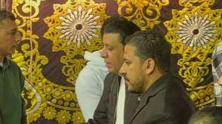 مصطفى كامل يؤدي واجب العزاء في إسماعيل الليثي