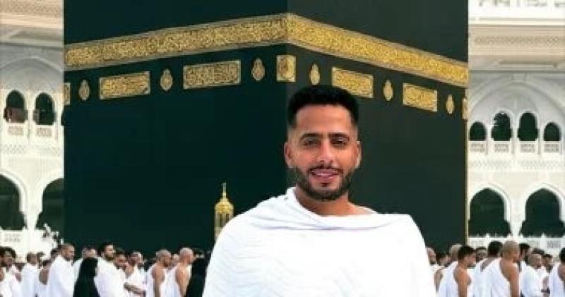 عصام السقا يؤدي العمرة ويستعد لمشاريع فنية جديدة مع العوضي