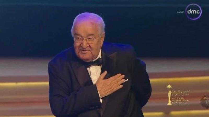 كريم عبدالعزيز يهدي تكريمه لوالده المخرج محمد عبدالعزيز