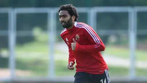 خالد الغندور: الإعلانات بدل زيادة العقود.. الأهلي يتحرك لإقناع الشحات وعبد القادر