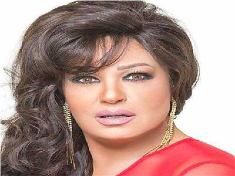 فيفي عبده تهنئ مي عز الدين بزواجها