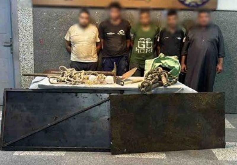 ضبط 5 أشخاص بتهمة التنقيب غير المشروع عن الآثار بالمطرية