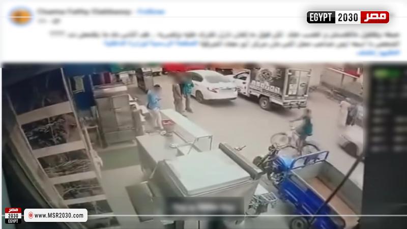 ضبط قائد سيارة صدم طالبًا يقود دراجة واعتدى عليه 