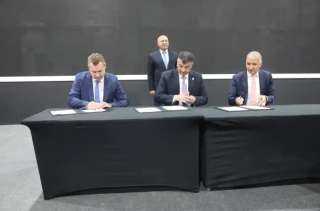 لمدة 15 عامًا.. «النقل» توقع عقد تشغيل القطار السريع مع تحالف «دويتشه بان– السويدي»