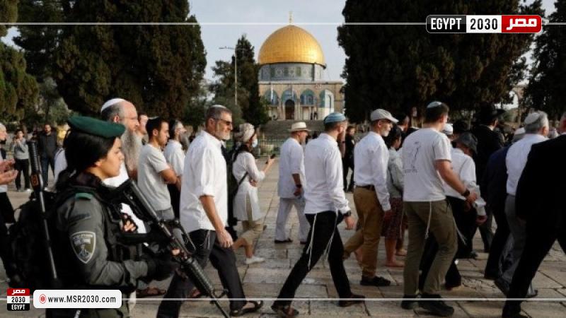 مئات المستوطنين يقتحمون باحات الأقصى وقوات الاحتلال تعتقل 26 فلسطينيا من الضفة