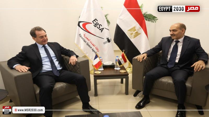 رئيس الوكالة المصرية خلال استقباله السفير الفرنسي بالقاهرة