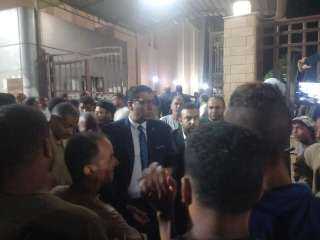 نائب محافظ الأقصر يتفقد مصابي حادث طريق إسنا ويطمئن على حالتهم الصحية