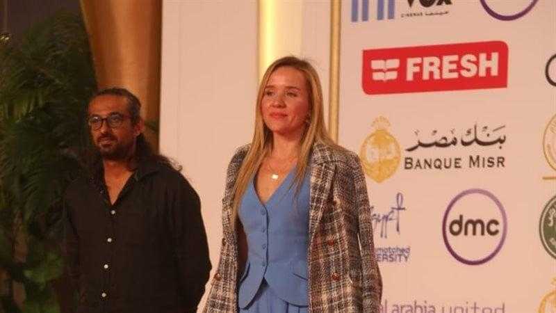 ”بينما نتنفس” يحط على السجادة الحمراء بالقاهرة في غياب نجومه