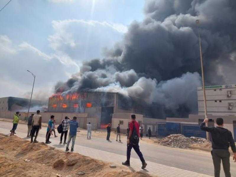حريق هائل بمصبغة مصنع شهير في ثالث المحلة بالغربية