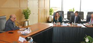 وزير الكهرباء يبحث مع وفد البنك الدولي تعزيز التعاون في مجالات الطاقات المتجددة