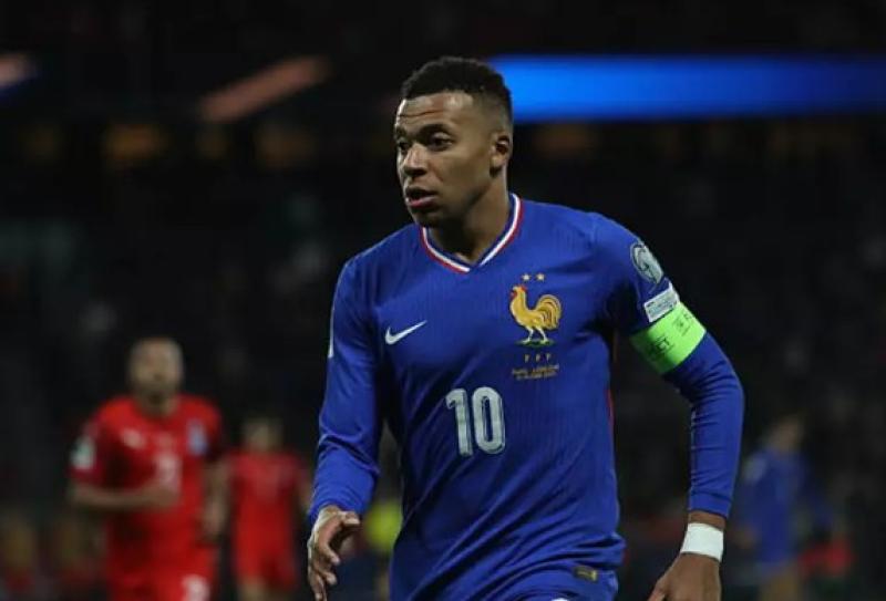 مبابي يغادر معسكر فرنسا إلى مدريد بسبب إصابة بعد قيادة فريقه للتأهل لكأس العالم