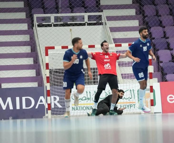 رجال يد الأهلي يواصلون الهيمنة ويتوجون بالسوبر أمام سموحة