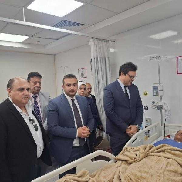 وزير الثقافة يزور طلاب أسوان المصابين في حادث طريق إسنا