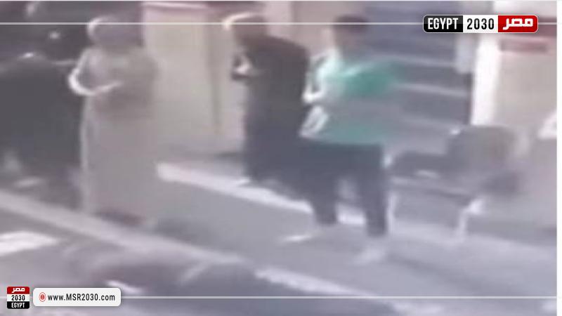 الشاب قبل وفاته بلحظات 