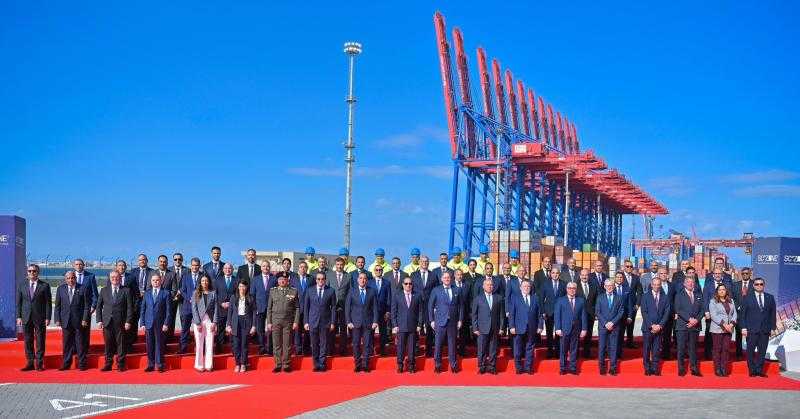 السيسي يشهد افتتاح عدد من المحطات البحرية بالمنطقة الاقتصادية لقناة السويس بميناء شرق بورسعيد