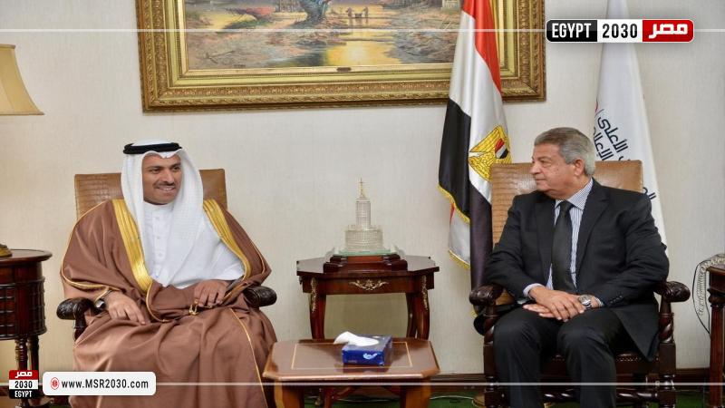 المهندس خالد عبدالعزيز والدكتور رمزان بن عبدالله النعيمي، وزير البحرين