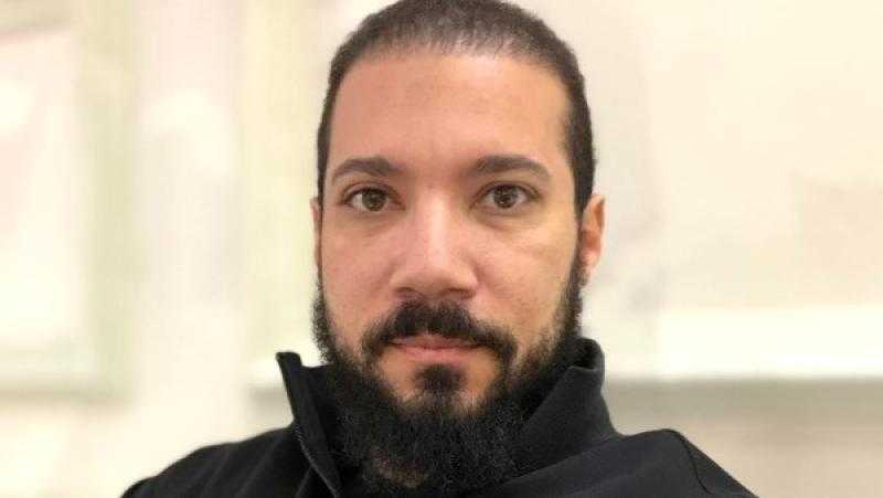 عبدالله رشدي ينفي شائعات هجرته إلى أمريكا