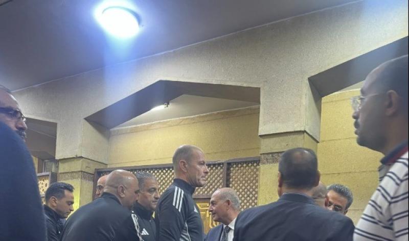 الجهاز الفني بالأهلي يحضر عزاء محمد صبري نجم الزمالك