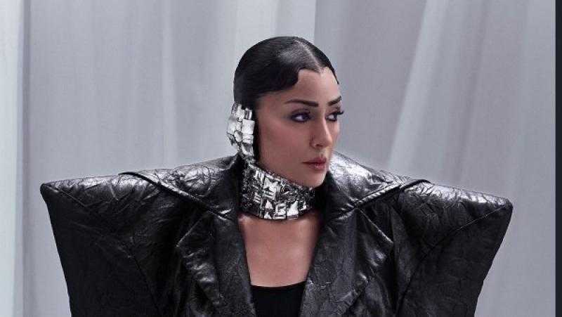 زي الفضائين.. غادة عبد الرازق تتألق في جلسة تصوير جديدة