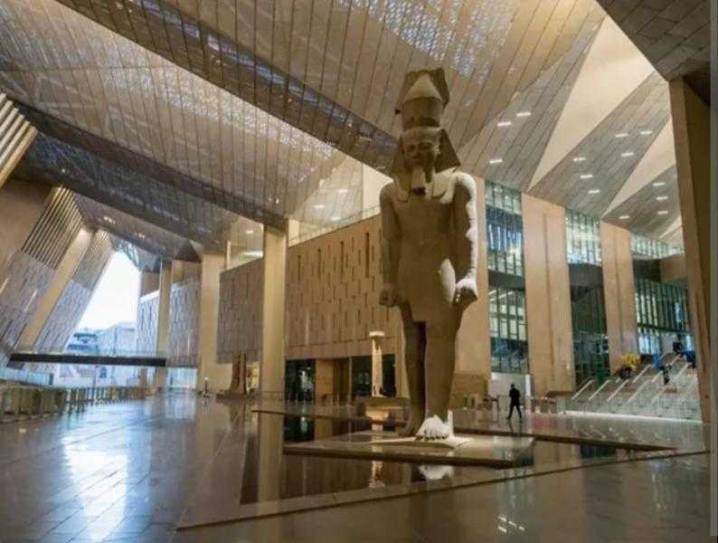 غنيم يكشف العقوبات التي حددها القانون للمخالفين خلال زيارة المتحف المصري الكبير