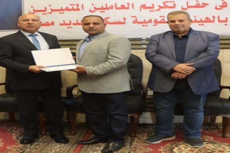 وزير النقل يكرم العاملين المتميزين بهيئة السكك الحديدية